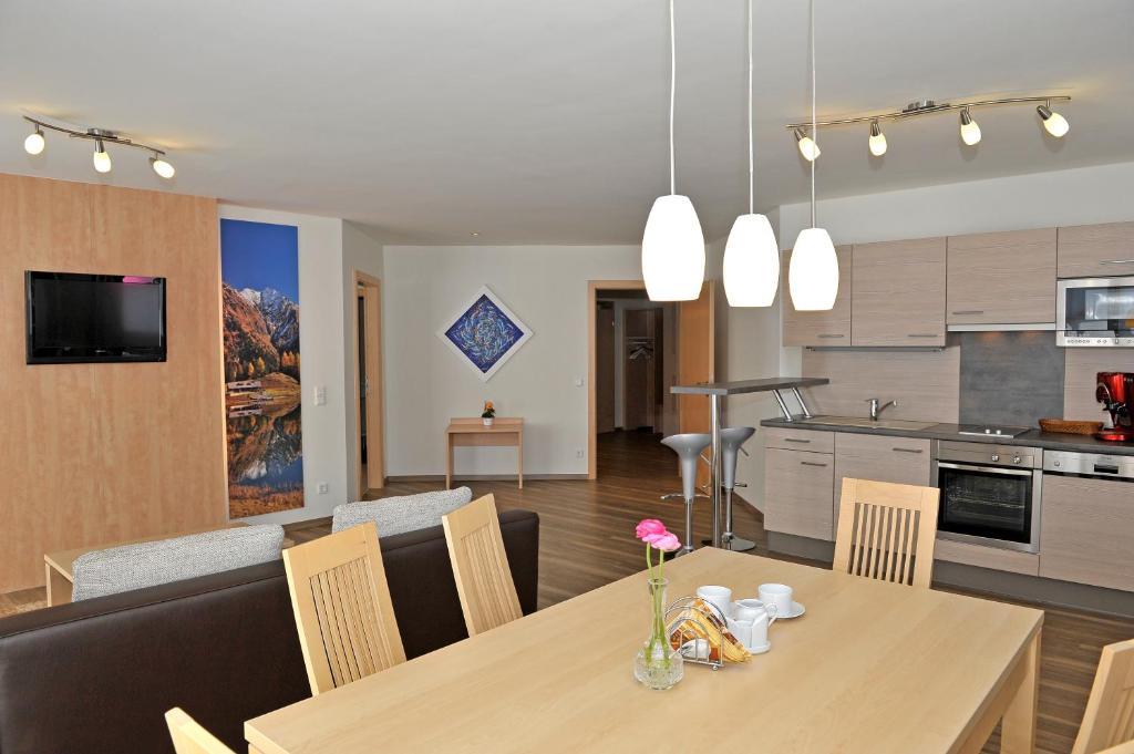 Charly Kahr And Family, Ski-in & Ski-out Apartment